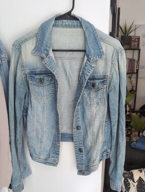 Light Wash Denim Jacket - Blue